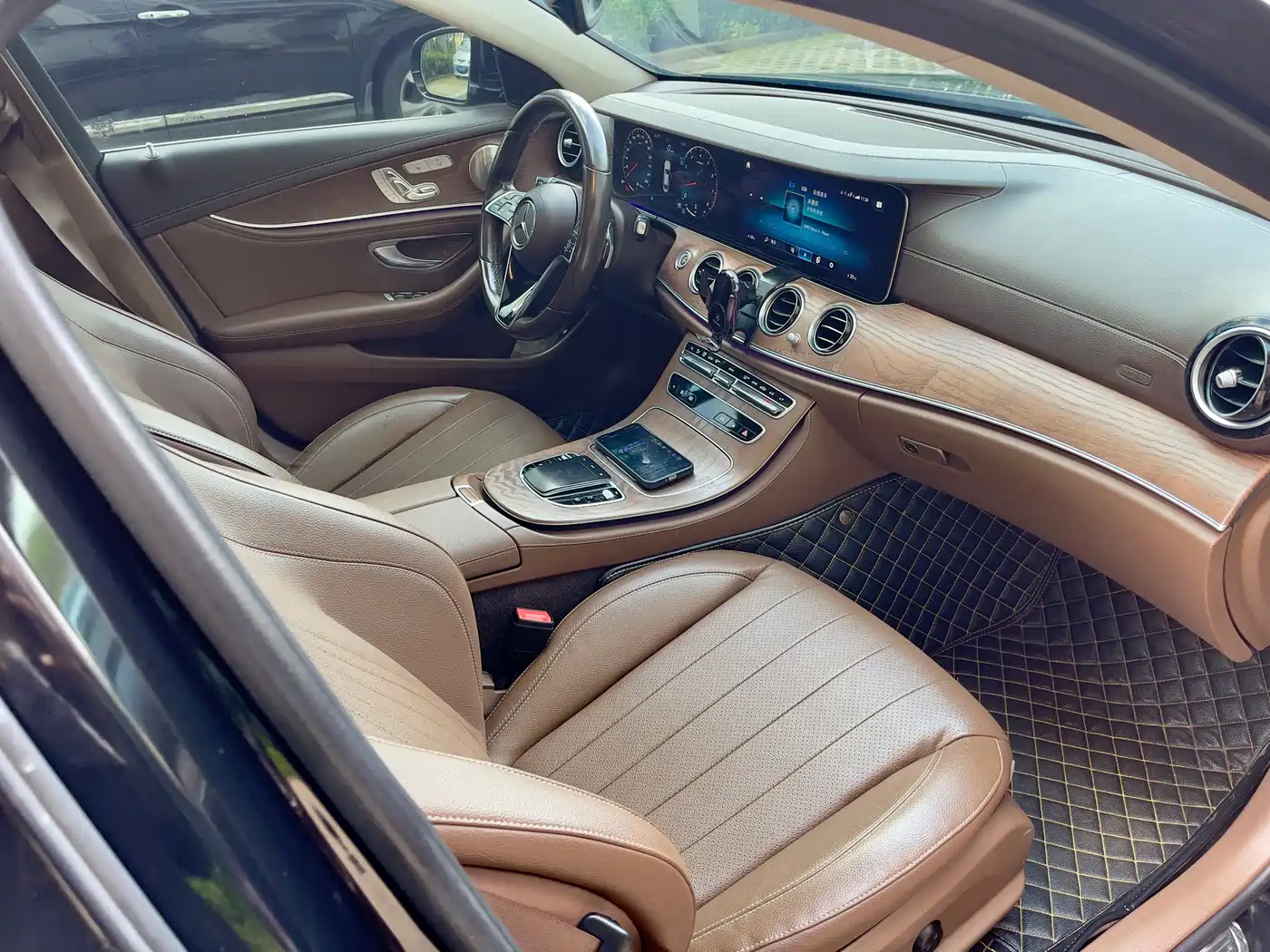 MERCEDES-BENZ E CLASS