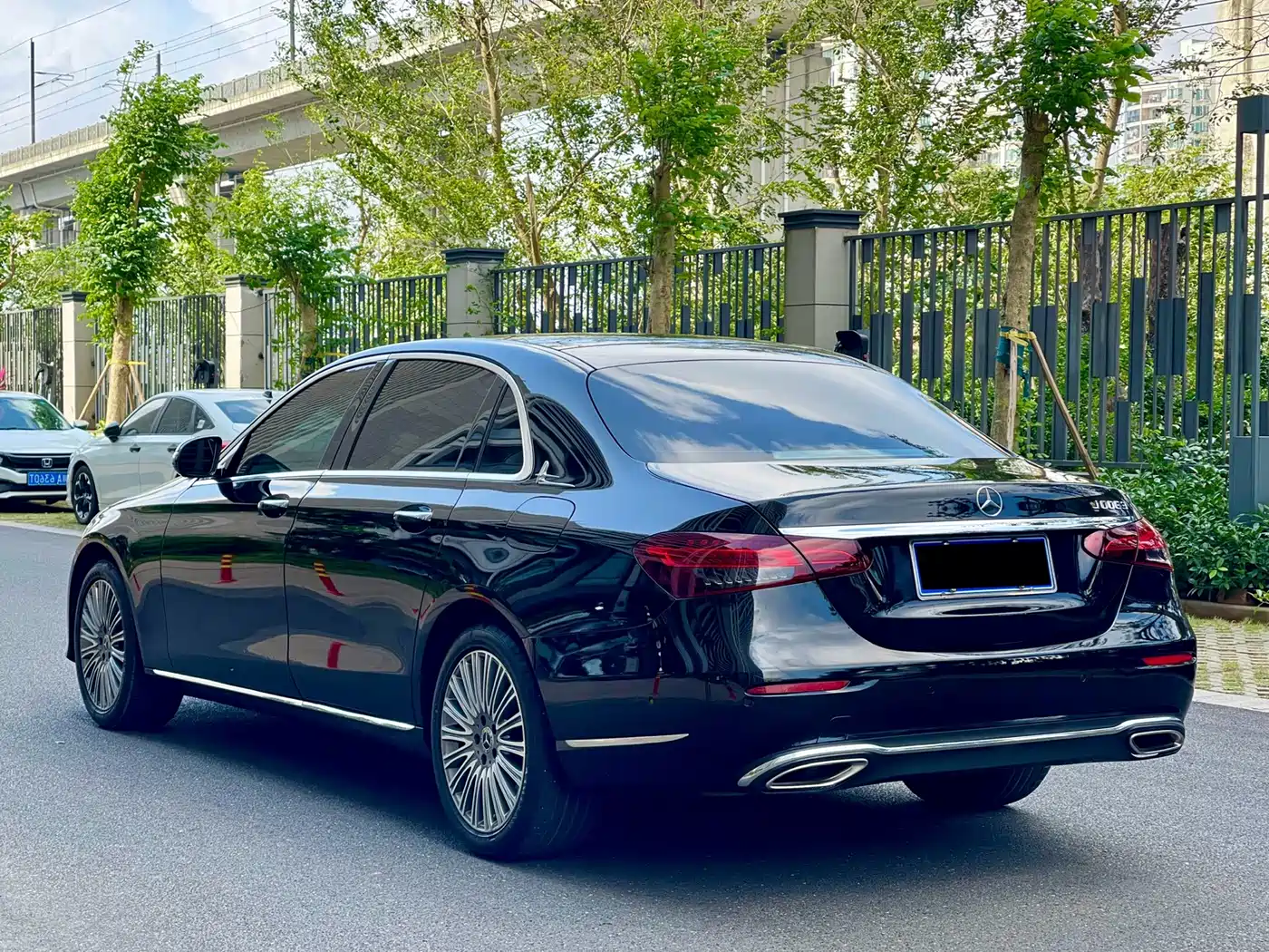 MERCEDES-BENZ E CLASS