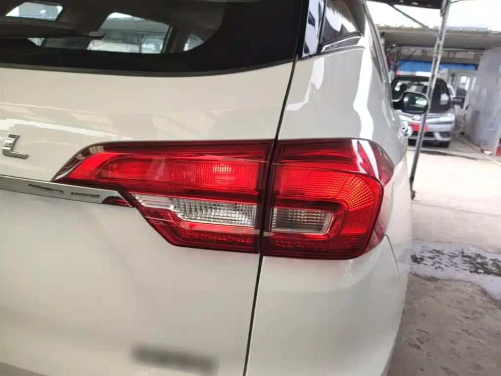 Фото 8 - Haval M6