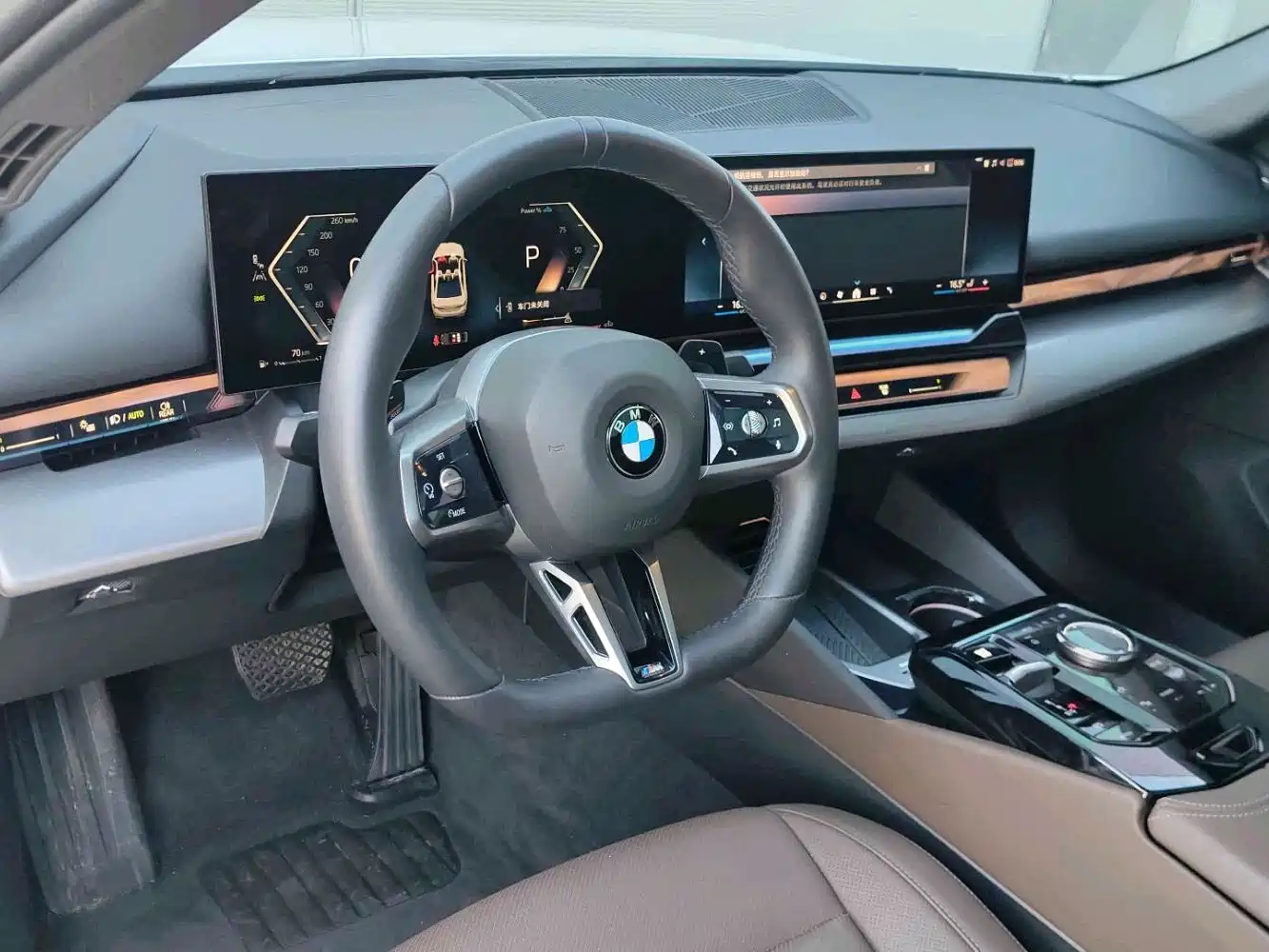 BMW 5 Series 2024 530Li Leading M Sport Package фото 7