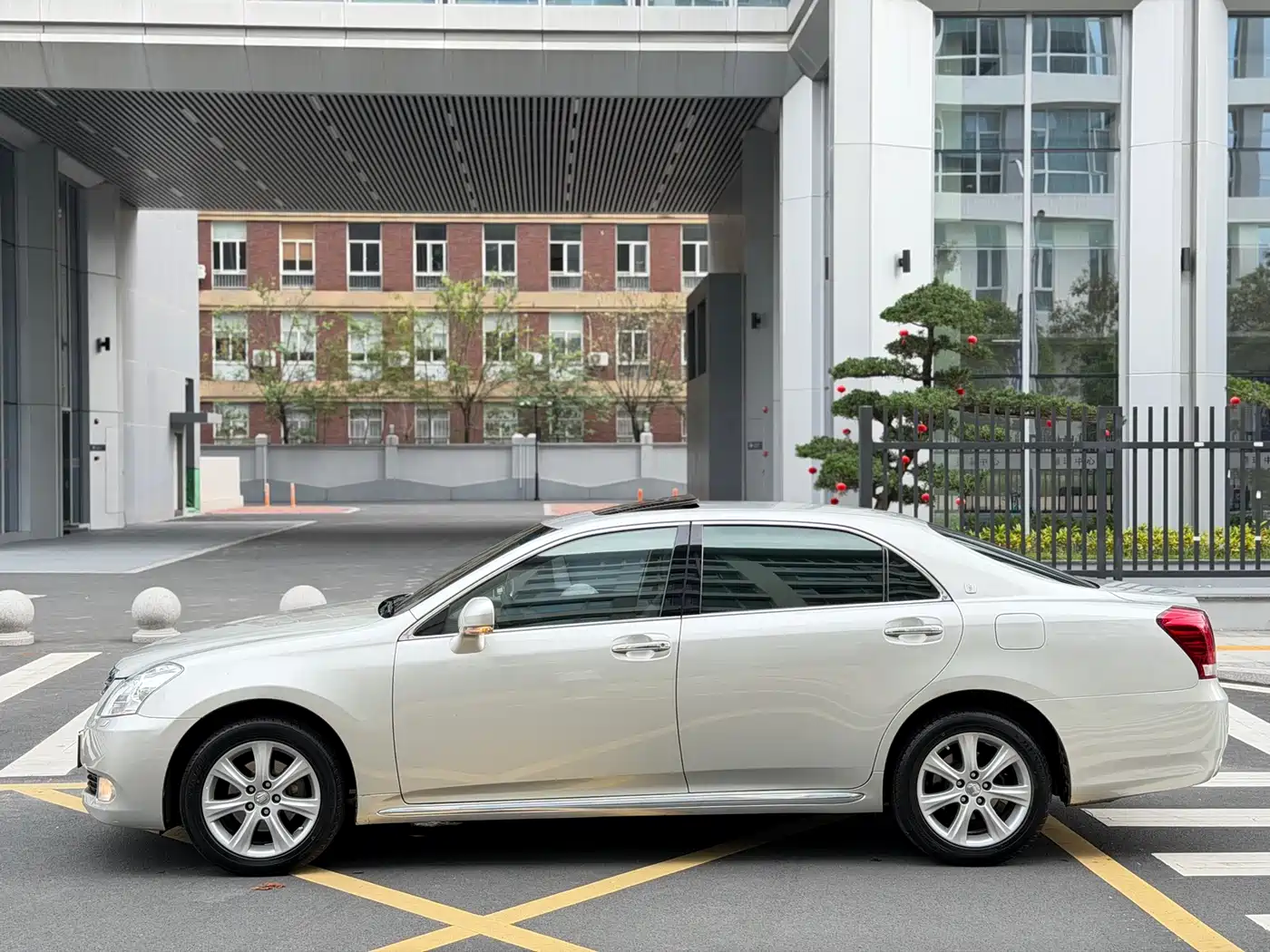 Toyota Crown 2010 3.0L Royal Saloon фото 11
