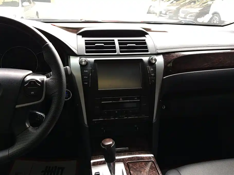 Toyota Camry 2016 2.0E 10th Anniversary Elite Edition фото 13