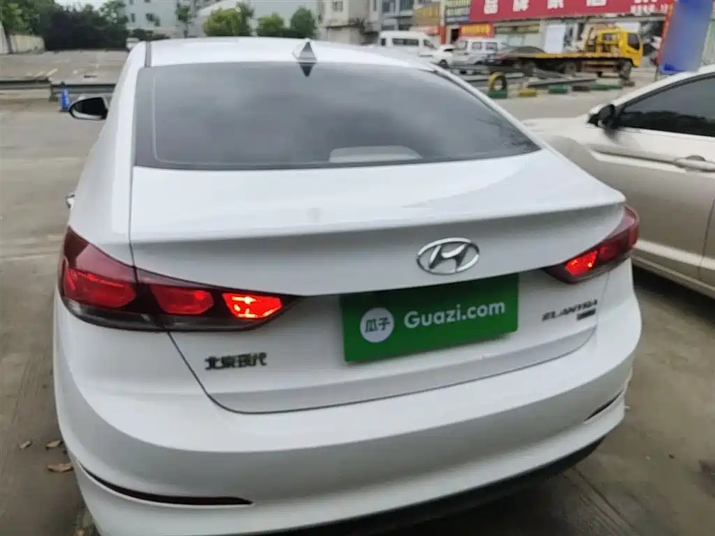 Hyundai Elantra 2016 Model 1.6L Automatic Smart Elite фото 4