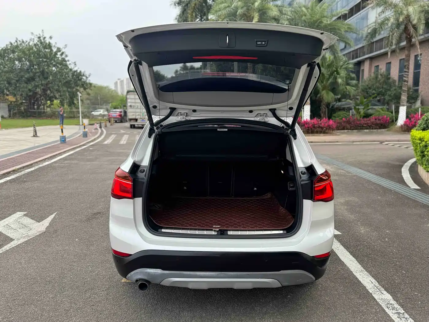 BMW X1 2018 sDrive18Li Premium Model фото 25