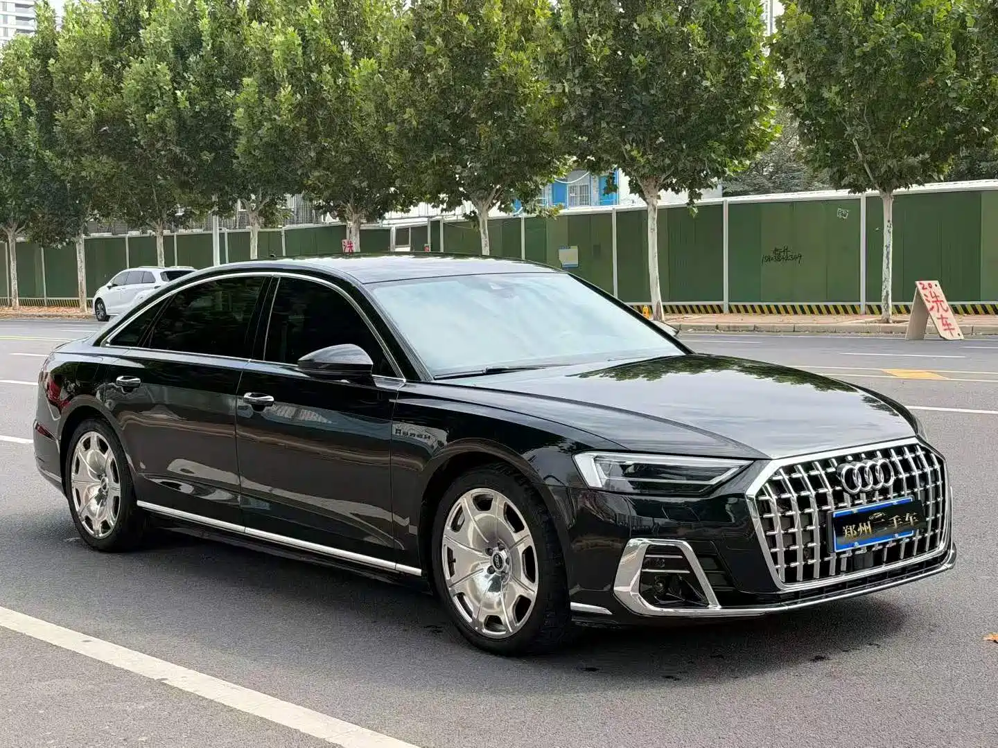 Photo 3 - Audi A8