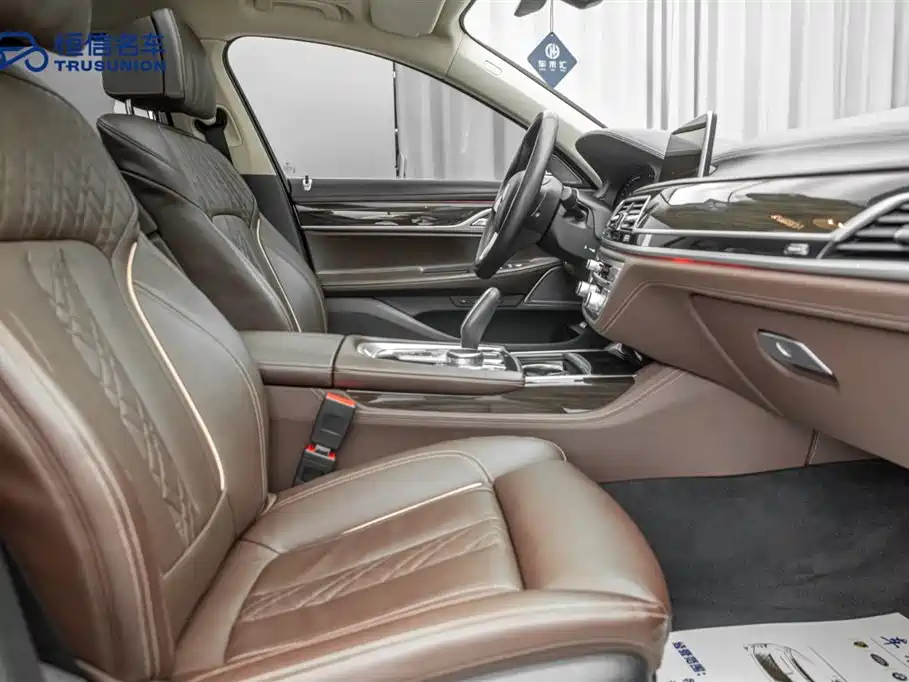 BMW 7 Series 2019 730Li Luxury Package фото 17