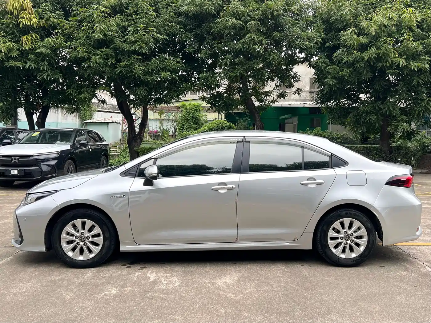 Toyota Corolla 2023 1.8L Smart Hybrid Dual Engine Pioneer Edition фото 3