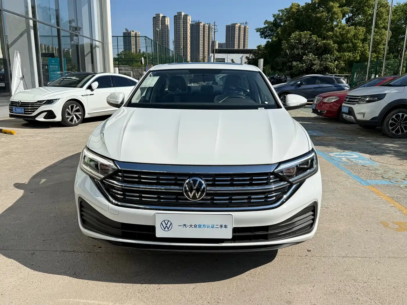 VOLKSWAGEN SAGITAR