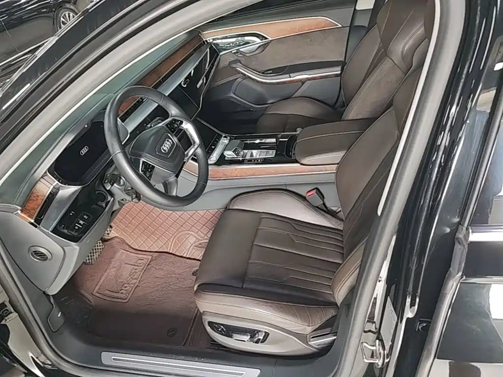Фото 15 - Audi A8