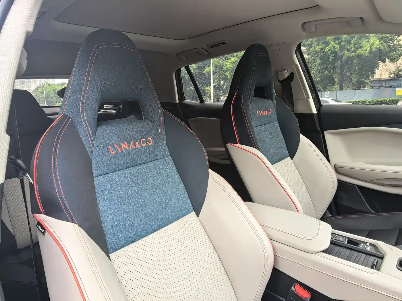 Lynk & Co 06 2020 1.5T Halo фото 15