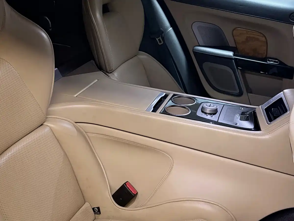 Aston Martin Rapide 2010 6.0L фото 21