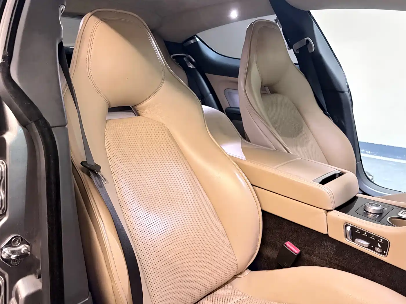Aston Martin Rapide 2010 6.0L фото 19