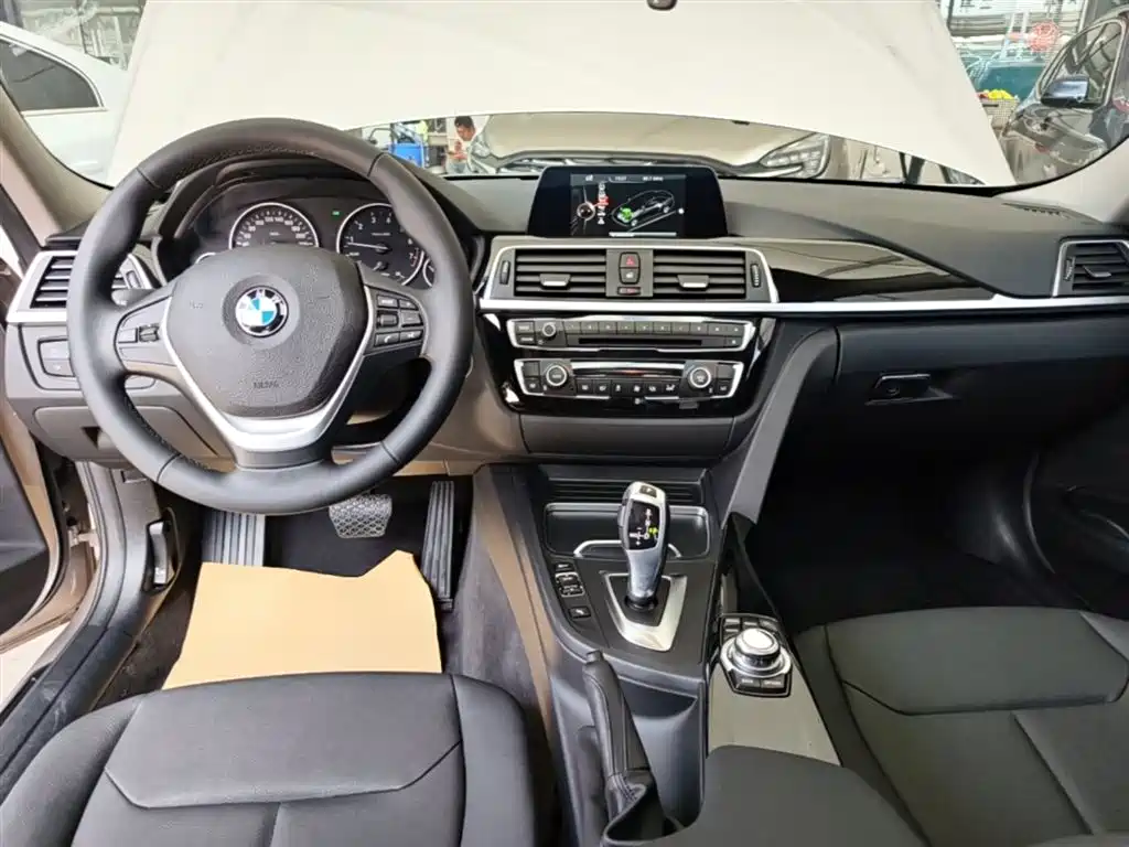 BMW 3 Series 2016 320i Fashion Model фото 10