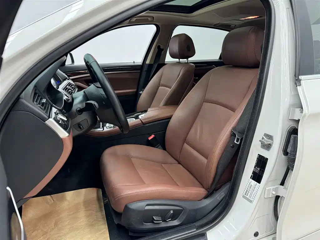 BMW 5 Series 2017 520Li Classic Edition фото 16