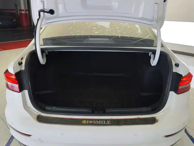 Volkswagen Lavida 2019 1.5L Automatic Comfort Edition China VI — фото 4