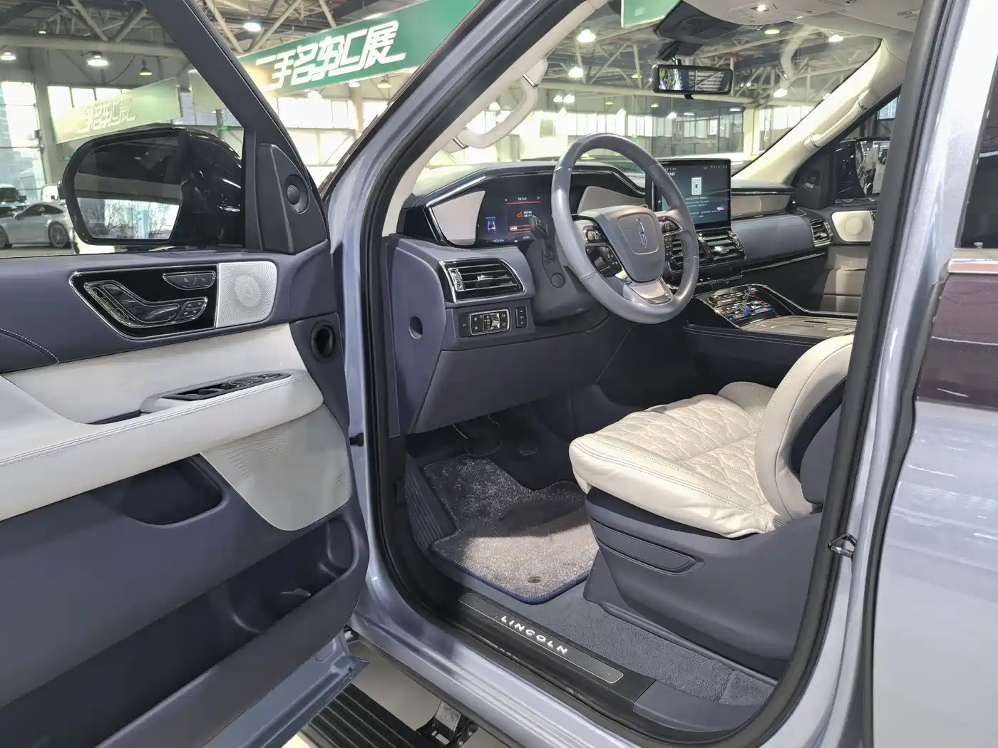 Lincoln Navigator One 2022 3.5T Navigator One фото 5
