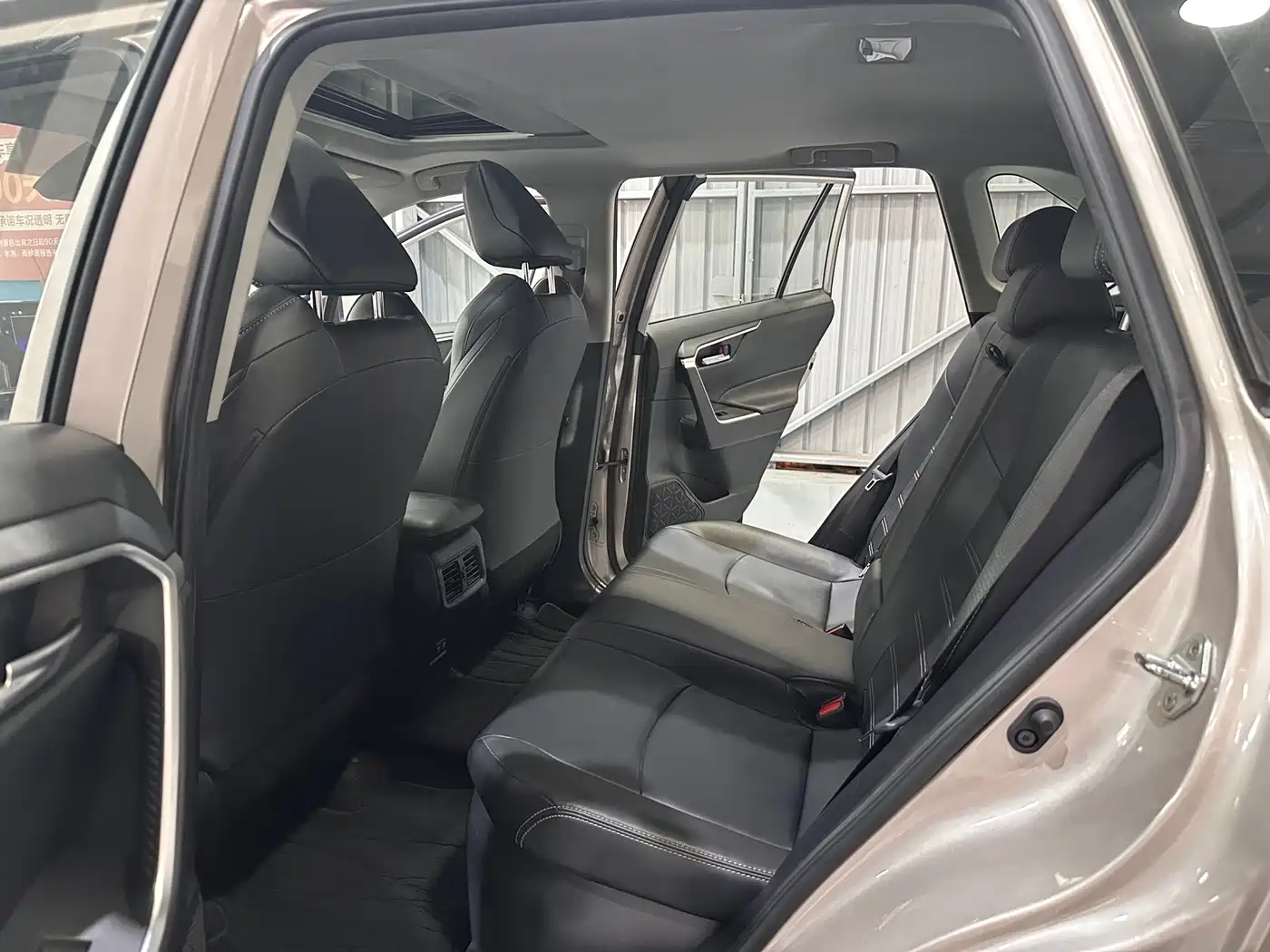 Toyota Wildlander 2020 Dual Engine 2.5L E-CVT FWD Luxury фото 6