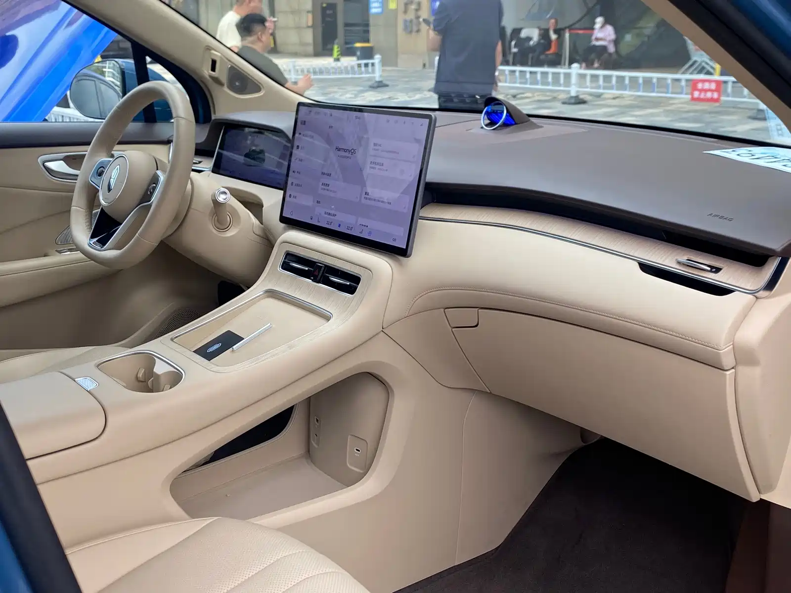 Photo 8 - Shangjie SUV