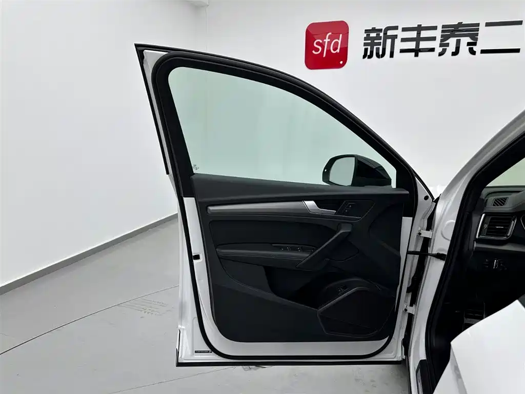 Audi Q5L 2023 40T Luxury Dynamic фото 8