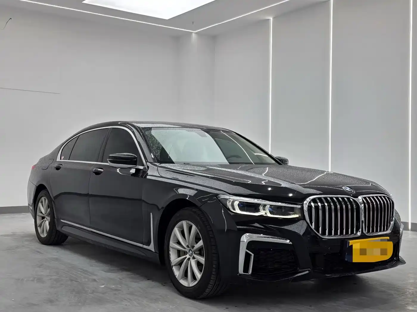 BMW 7 Series 2016 730Li Leading фото 3