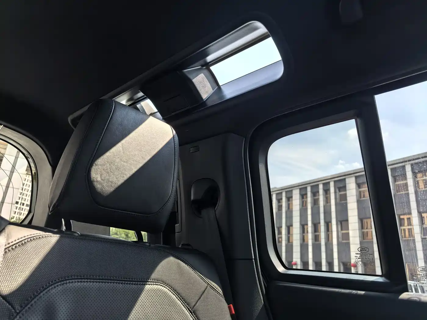 Land Rover Defender 2023 Facelift 110 3.0T P400 X-DYNAMIC HSE фото 12
