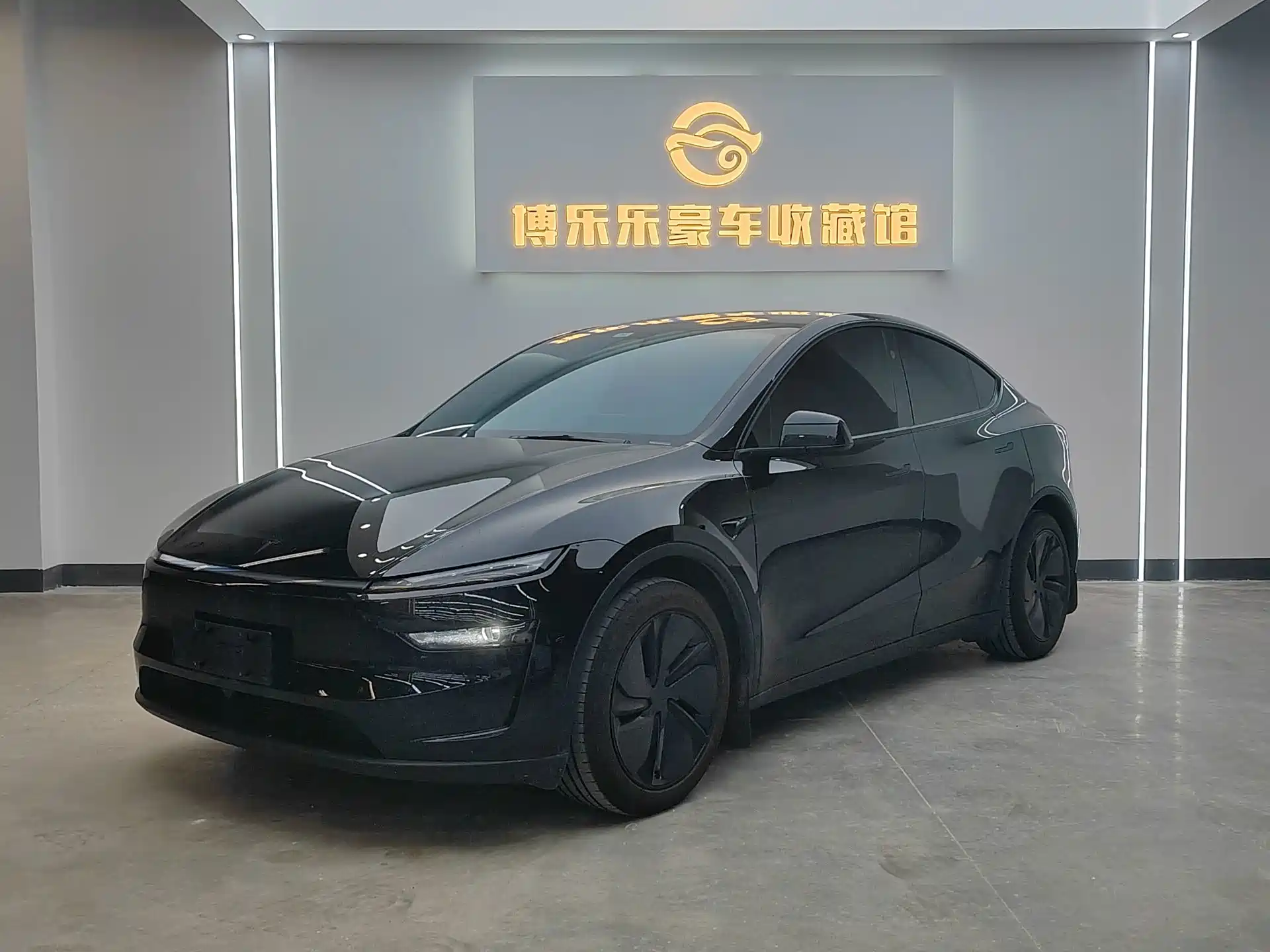 Фото 1 - Tesla Model Y