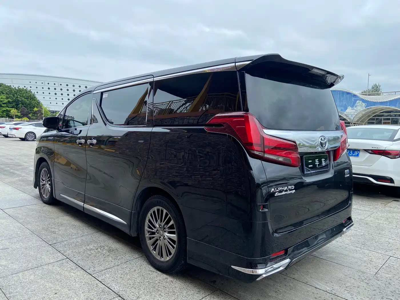 Toyota Alphard 2021 Hybrid 2.5L Premium фото 4