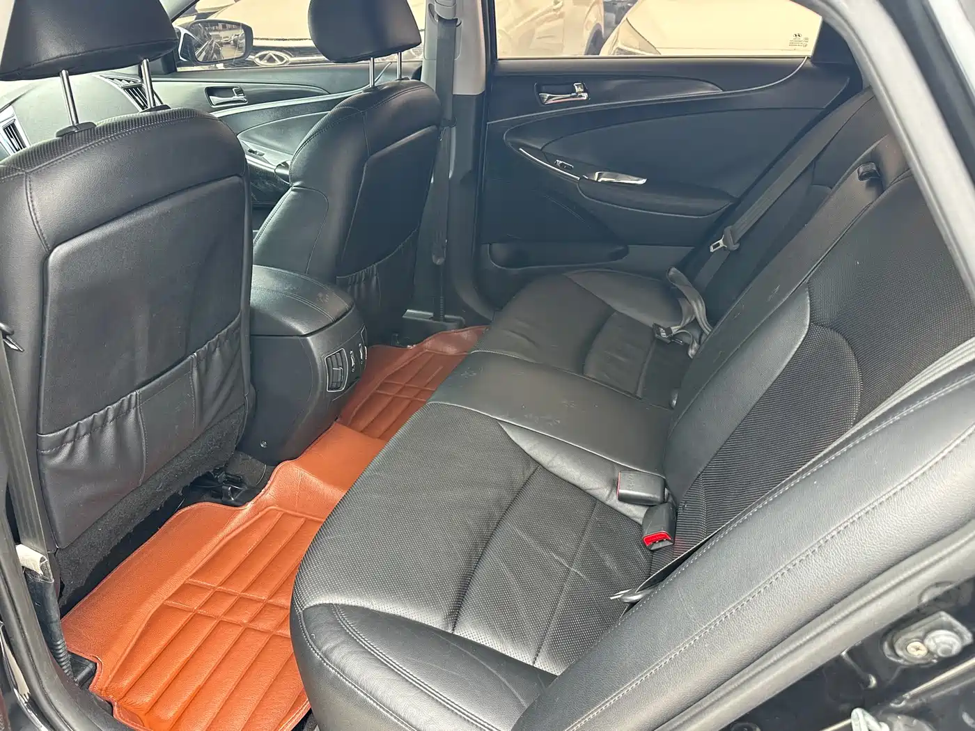 Hyundai Sonata 2014 2.4L Automatic Top Edition China IV фото 7