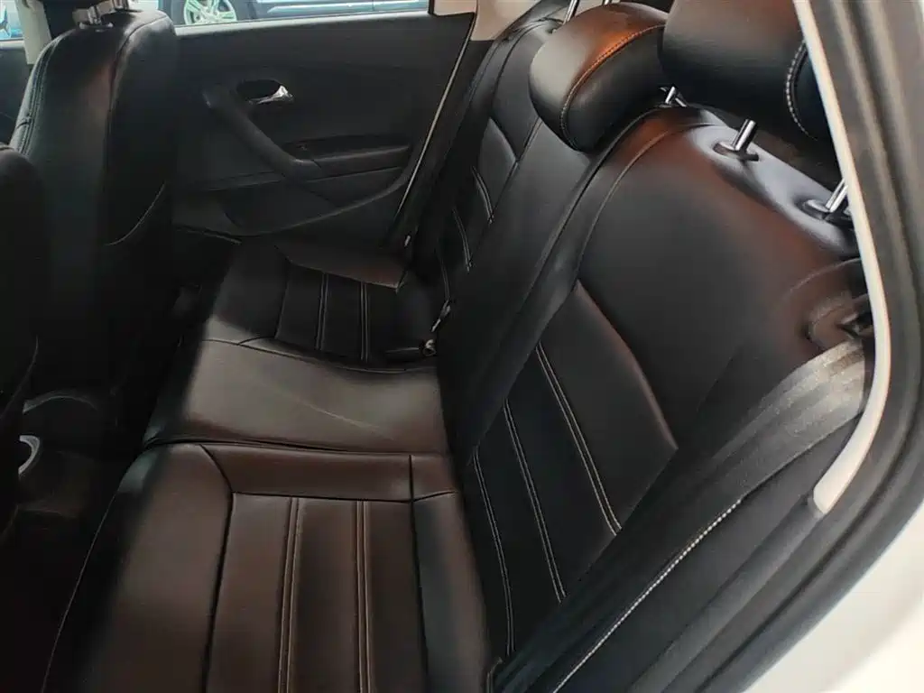 Volkswagen Polo 2016 1.6L Automatic Comfort фото 17