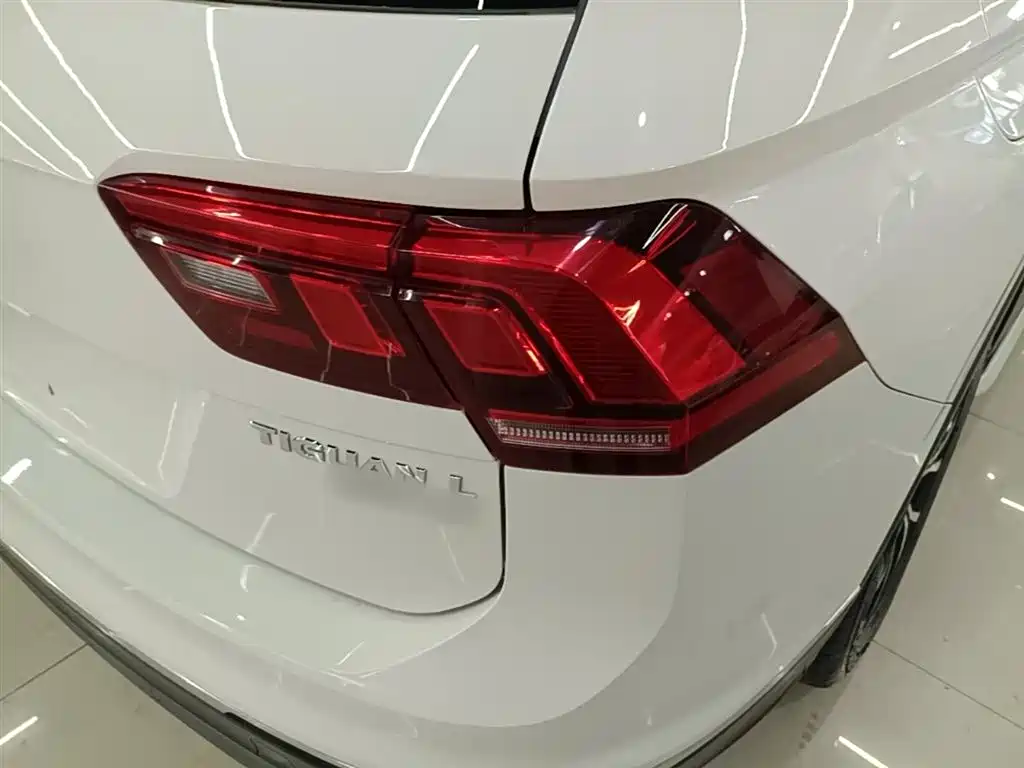 Volkswagen Tiguan L 2018 Facelift 330TSI Automatic 2WD Luxury Edition фото 8