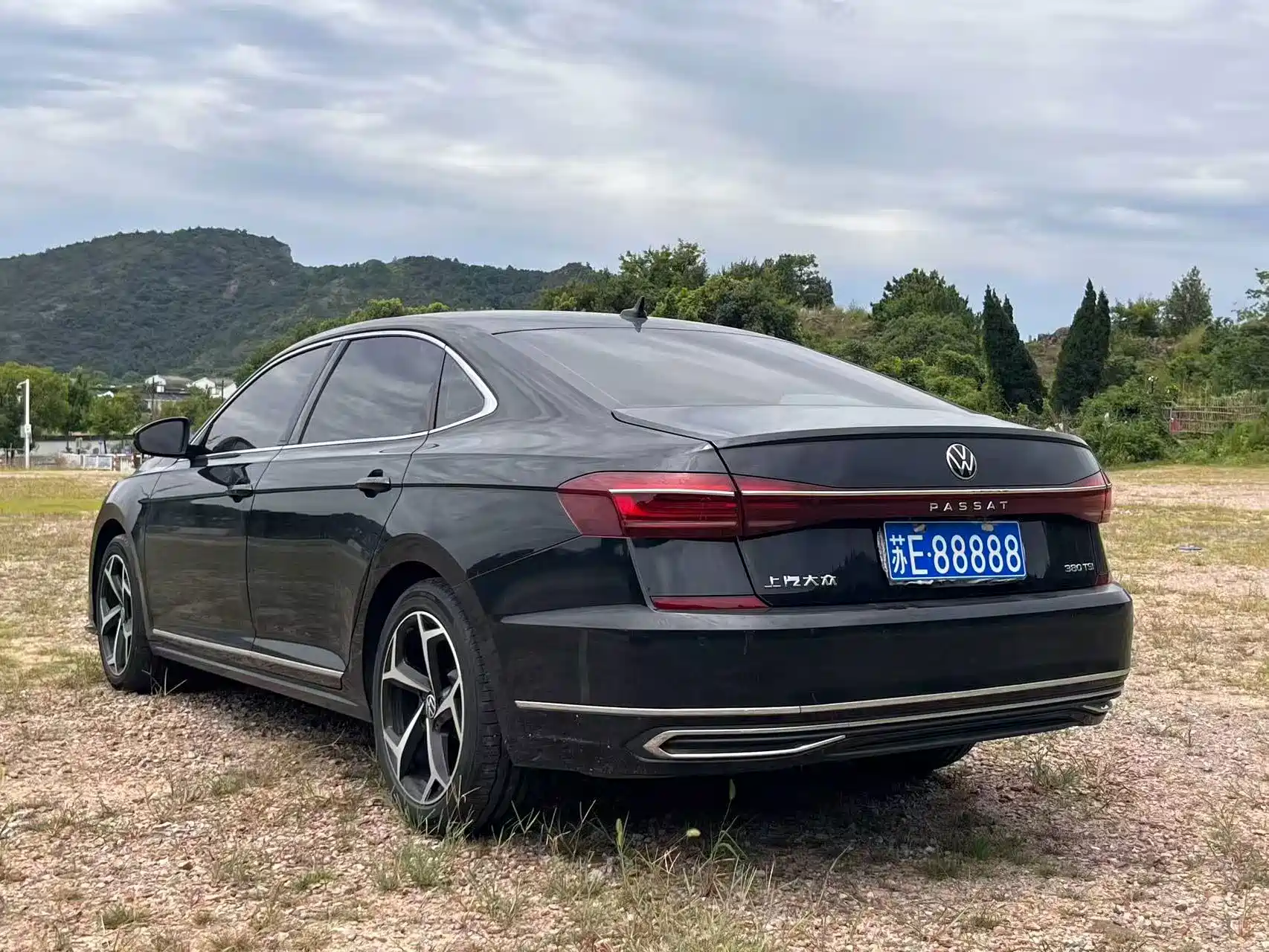 Photo 8 - Volkswagen Passat