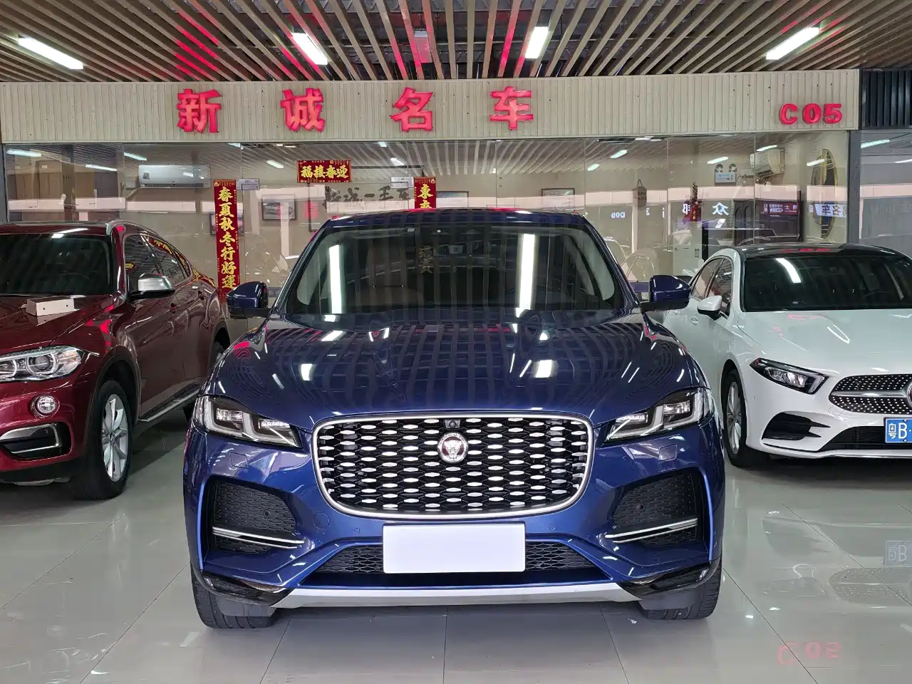 Фото 2 - Jaguar F-PACE