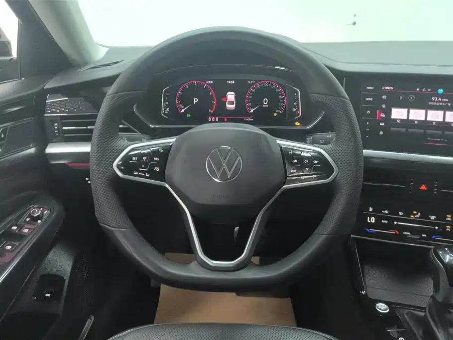 Volkswagen Passat 2024 380TSI Starlight Luxury Edition фото 15