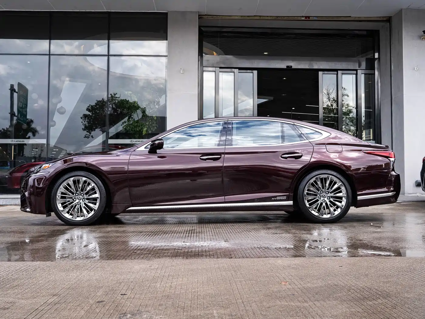 Lexus LS 2018 500h Executive Edition China V фото 4