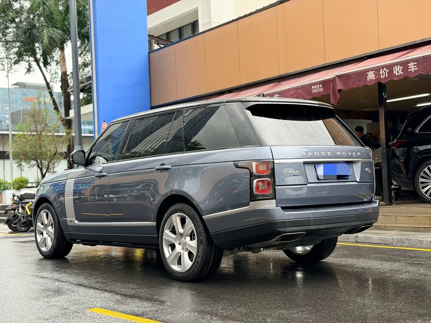 Land Rover Range Rover 2020 3.0 L6 Heritage Extended Edition фото 3