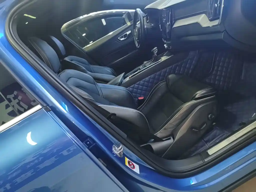 Фото 25 - Volvo XC60