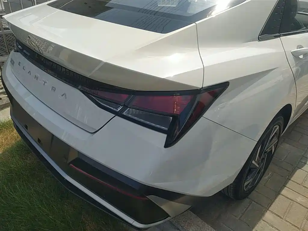 Hyundai Elantra 2023 1.5L CVT GLX Elite Edition фото 8