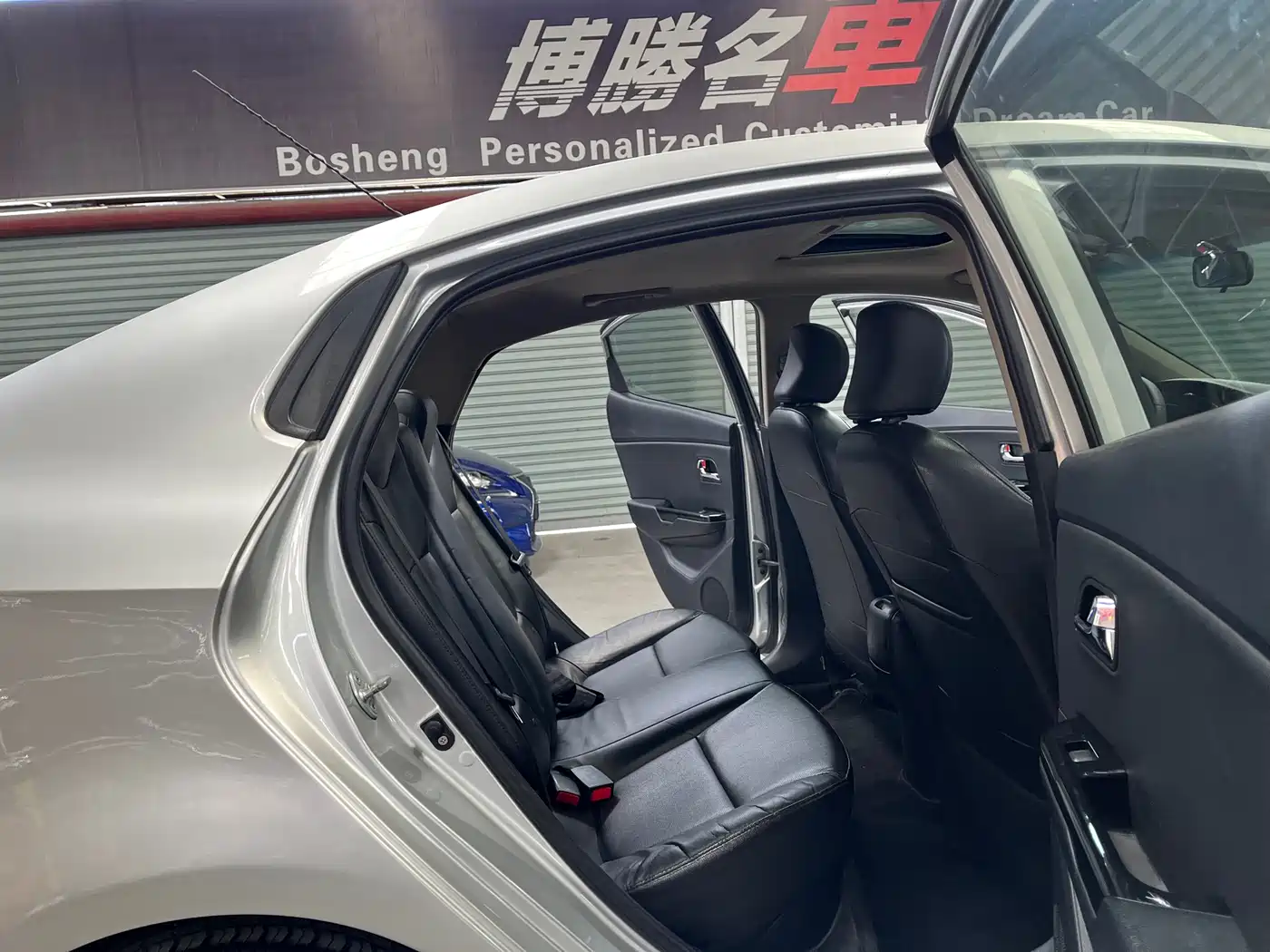 Kia K2 2012 Sedan 1.6L AT Premium Commemorative Edition фото 18