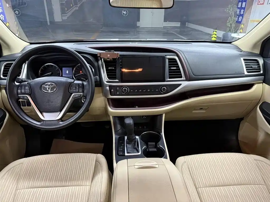 Toyota Highlander 2015 2.0T AWD Elite Edition 7-seater фото 6
