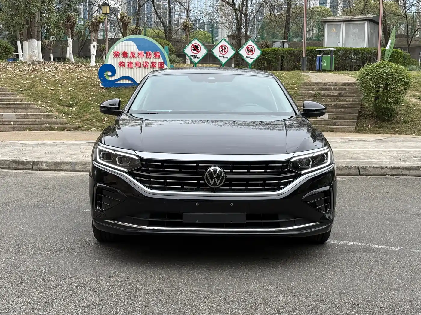 Volkswagen Passat 2024 380TSI Luxury фото 2