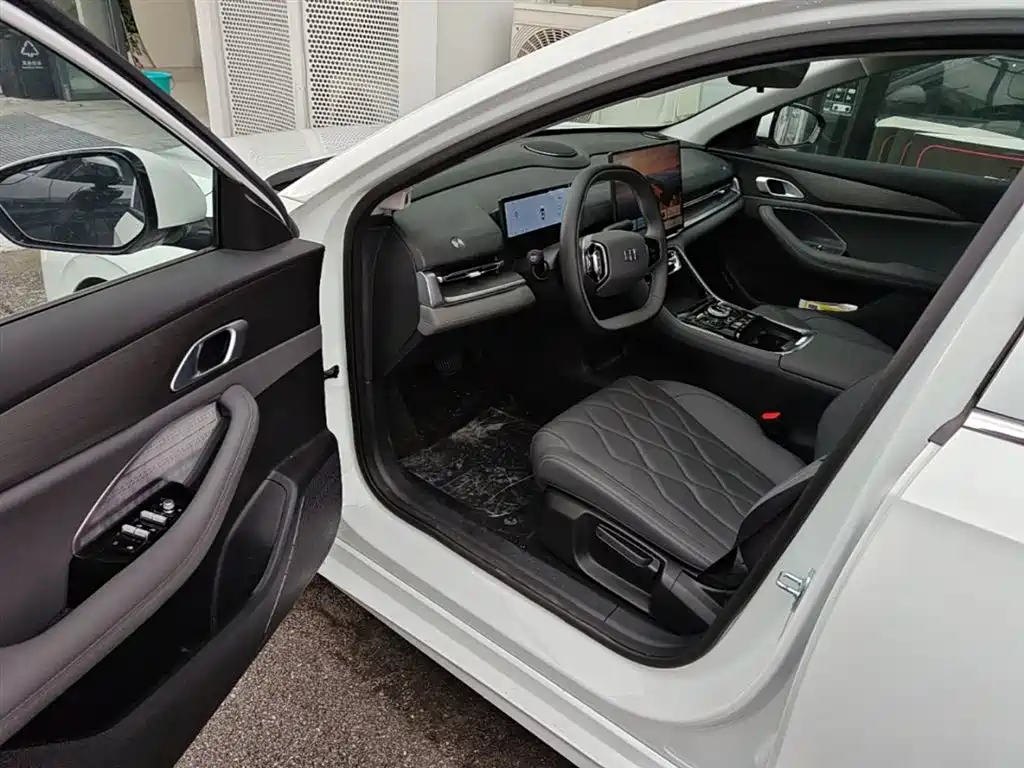 Geely Galaxy Galaxy A7 2025 EM-i 150km Long Voyage Edition фото 12