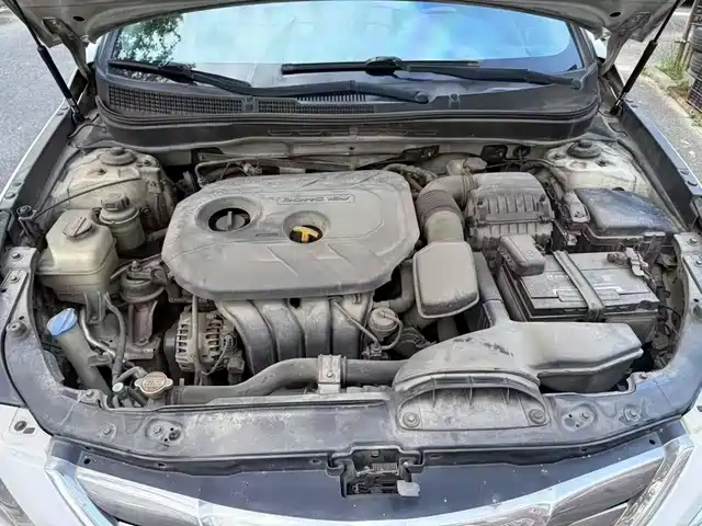 Hyundai Sonata 2013 Model 2.0L Automatic Leading Edition — фото 4