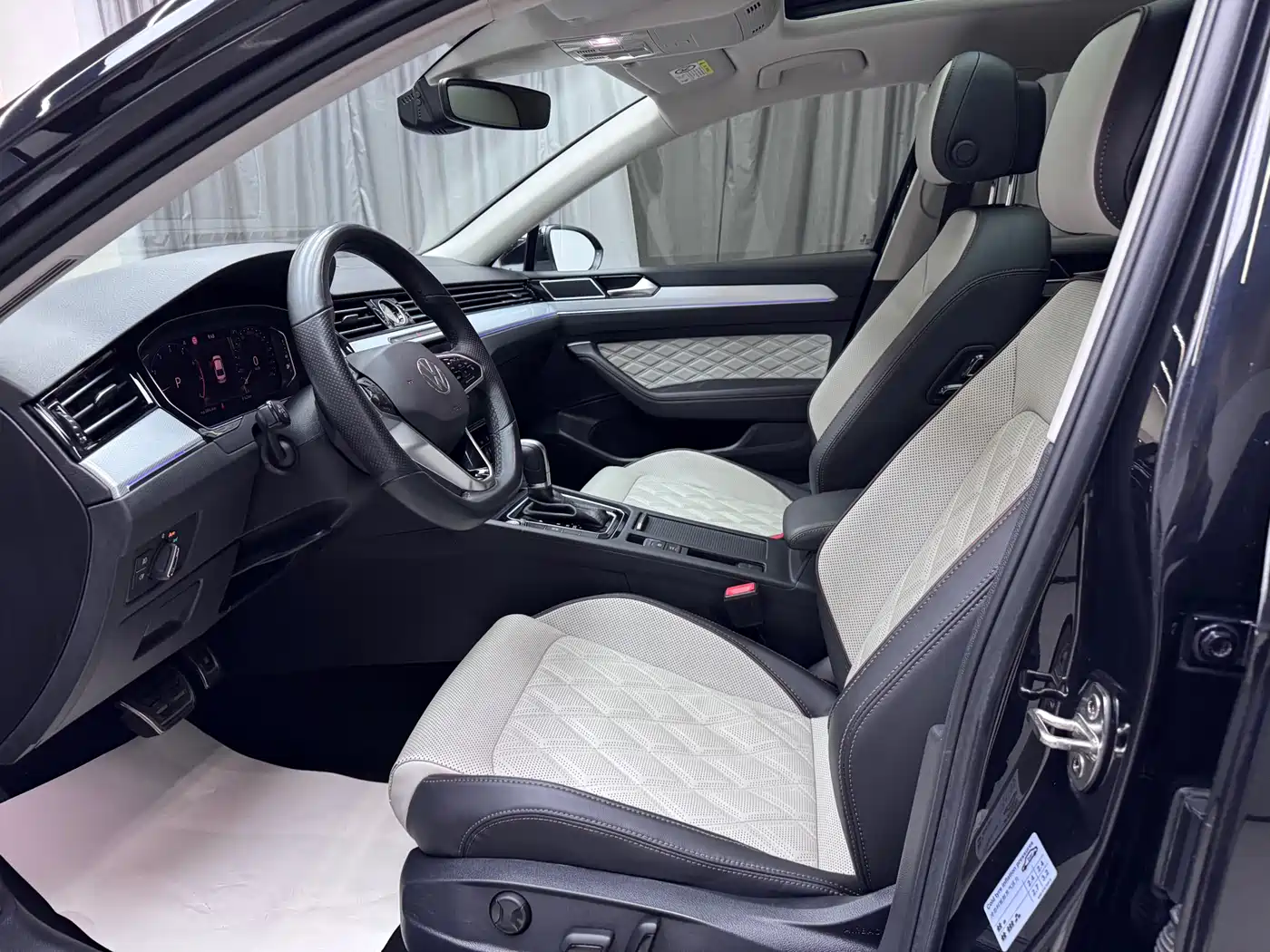Volkswagen Magotan 2023 Model 2 Million Commemorative Edition 330TSI DSG Luxury фото 6
