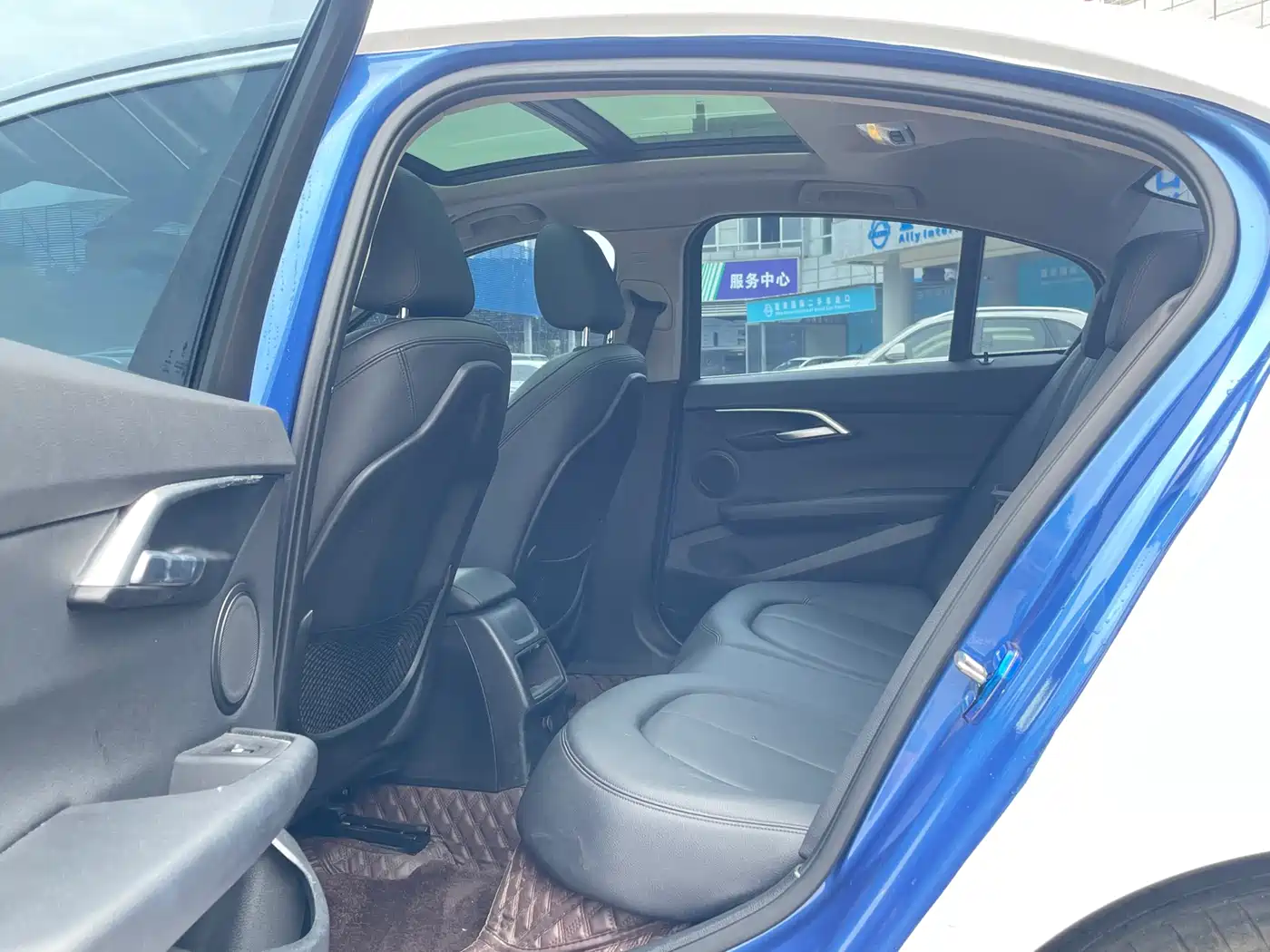 BMW 1 Series 2018 118i Sport Edition фото 12