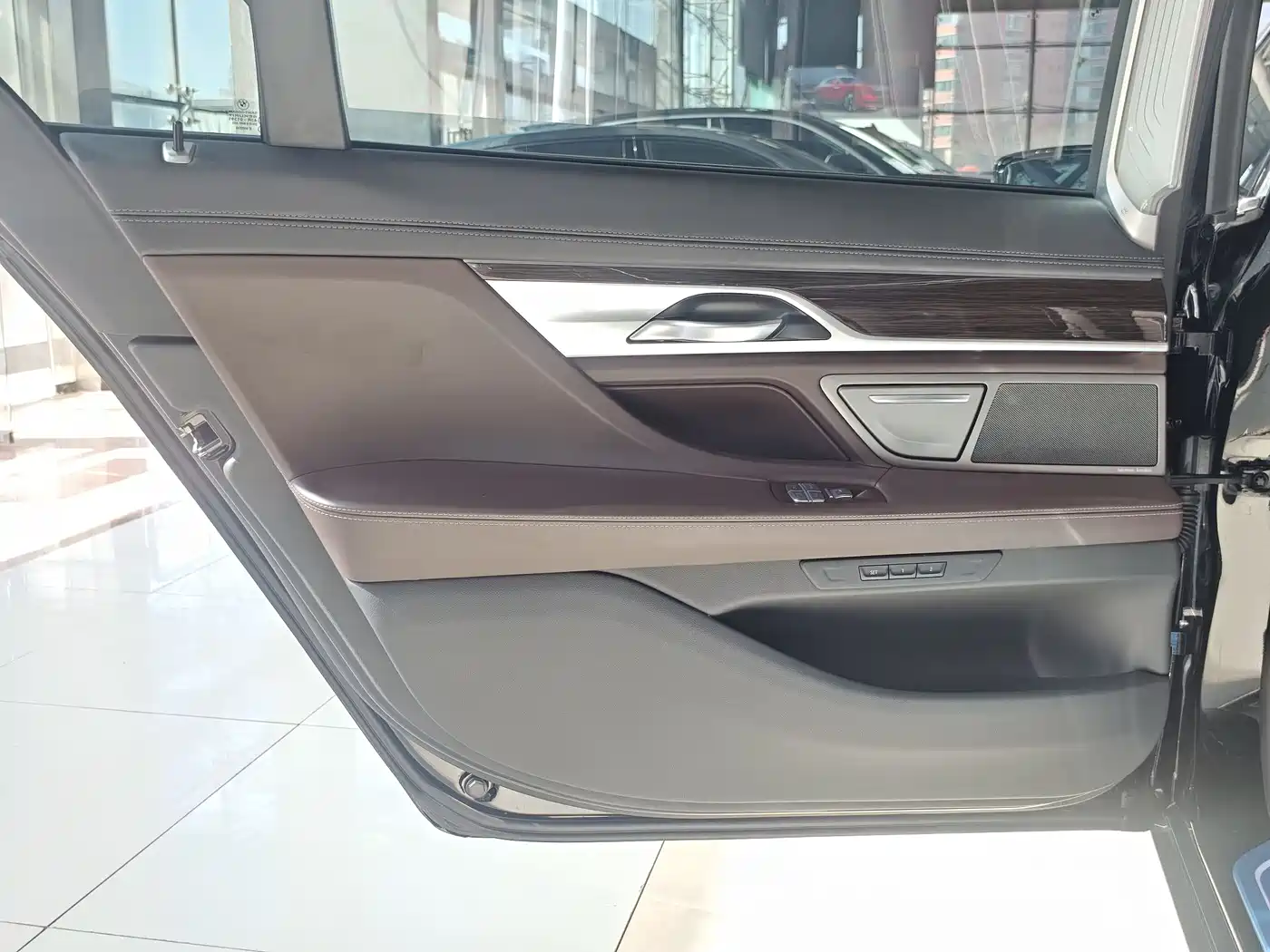 BMW 7 Series 2021 Model 730Li Luxury Package фото 10