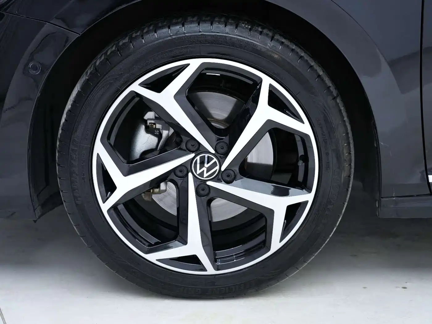 Volkswagen Passat 2023 Facelift 330TSI Starlight Luxury Edition фото 10