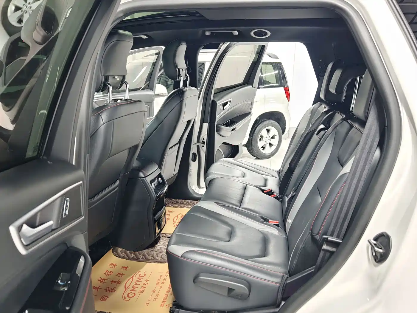 Photo 6 - Ford Edge