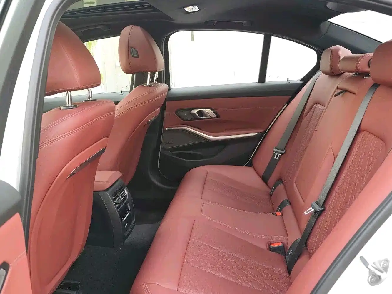 BMW 3 Series 2024 325i M Sport Shadowline Package фото 7