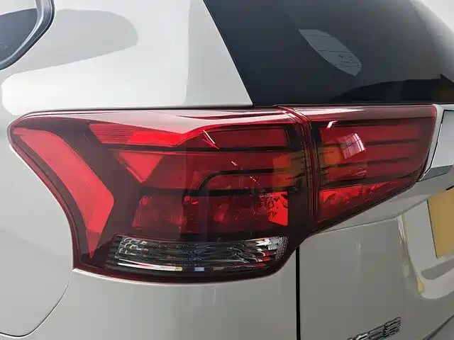 Mitsubishi Outlander 2020 2.0L 2WD Premium 5-seater фото 10