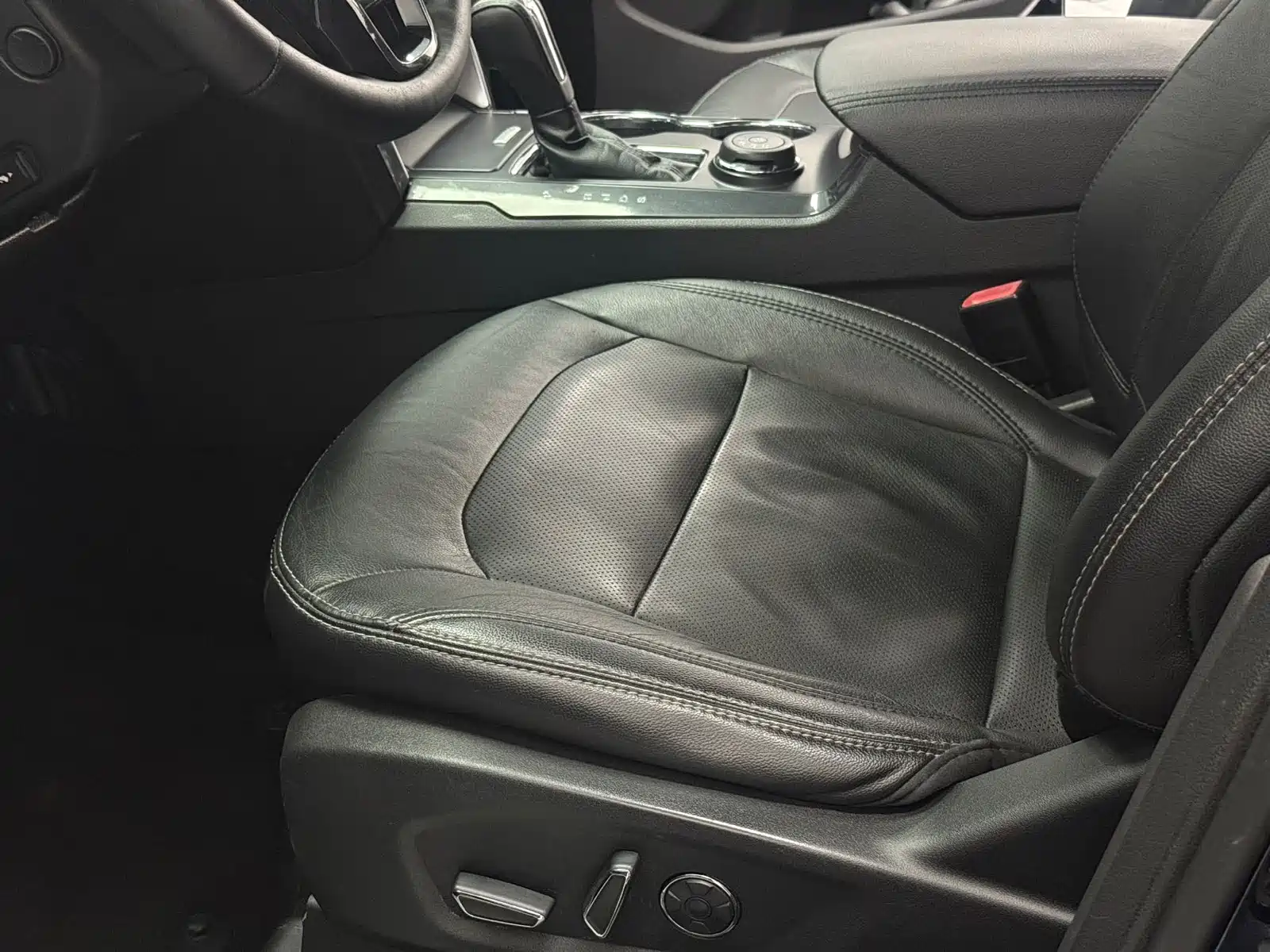 Photo 14 - Ford Explorer (Import)